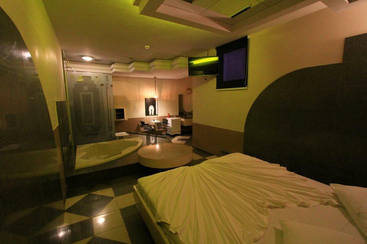 Movie Inn Motel E Hospedagem (Adults Only) Рибейран-Прету Экстерьер фото